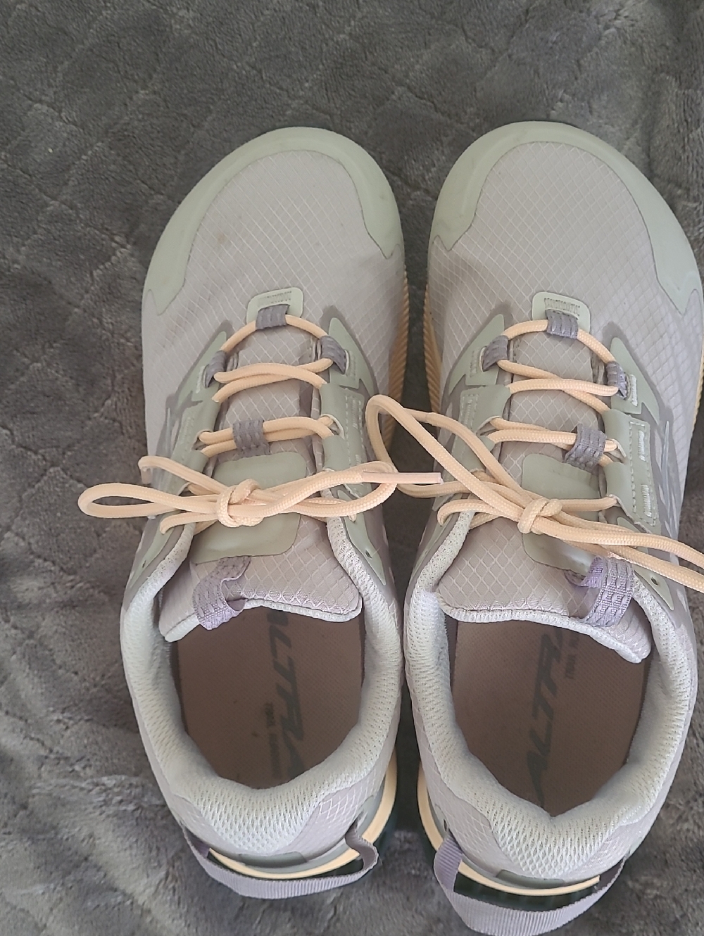 Altra Lone Peak GoreTex Women’s Running Shoes in Light Gray with Peach Laces